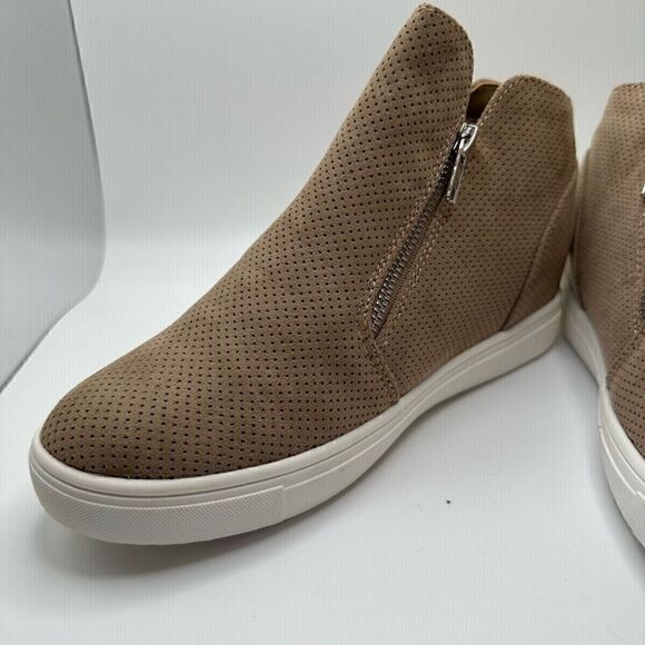 CUSHIONAIRE Women's Hart Hidden Wedge Sneaker 8 WIDE BROWN - Picture 7 of 7